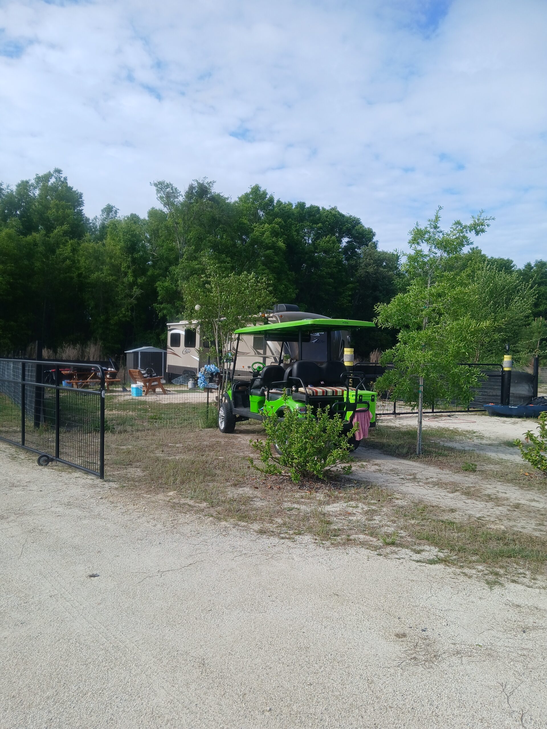 Pet-friendly fenced RV site at Suwannee River Rendezvous